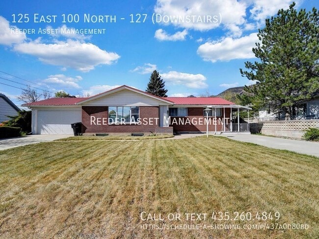 Building Photo - Don't miss this 2 Bedroom 1 Bathroom Downs...