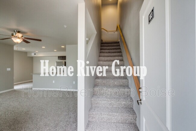 Foto del edificio - 933 E Travel Ln