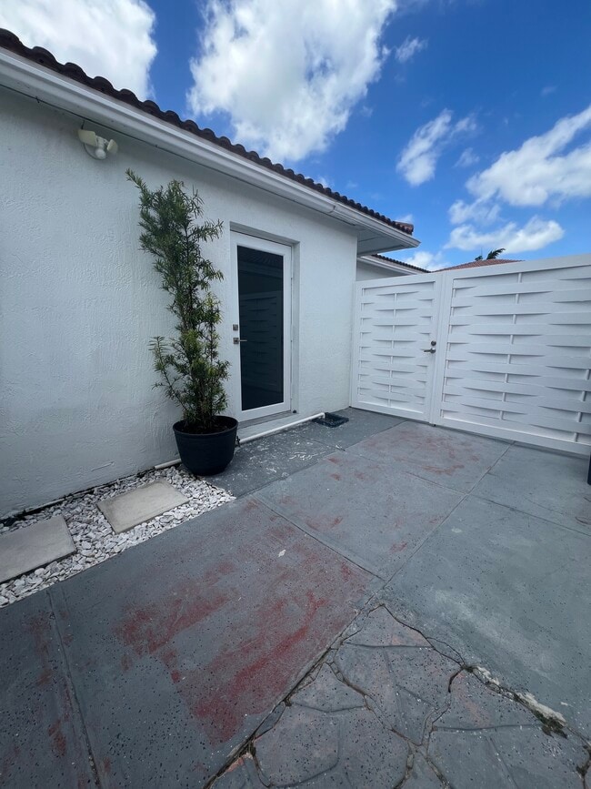 Building Photo - 17360 SW 142nd Ct