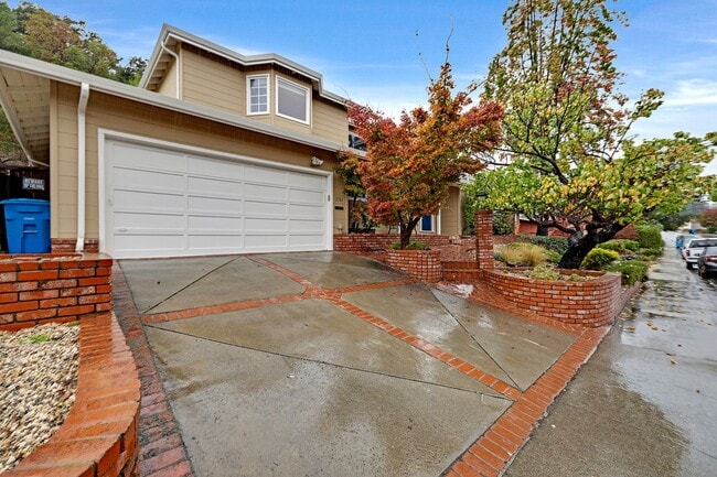 Building Photo - Stunning San Carlos 5 bedroom 4 bathroom H...