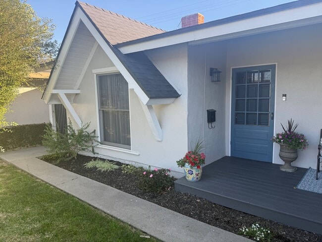 Building Photo - 4982 Lafayette St