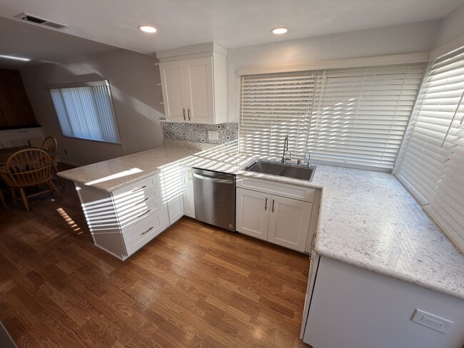 Building Photo - 4635 Cobb Dr