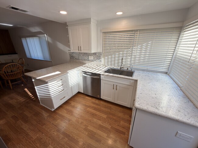 Foto del edificio - 4635 Cobb Dr