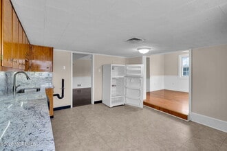 Building Photo - 1001 Arnold Ave