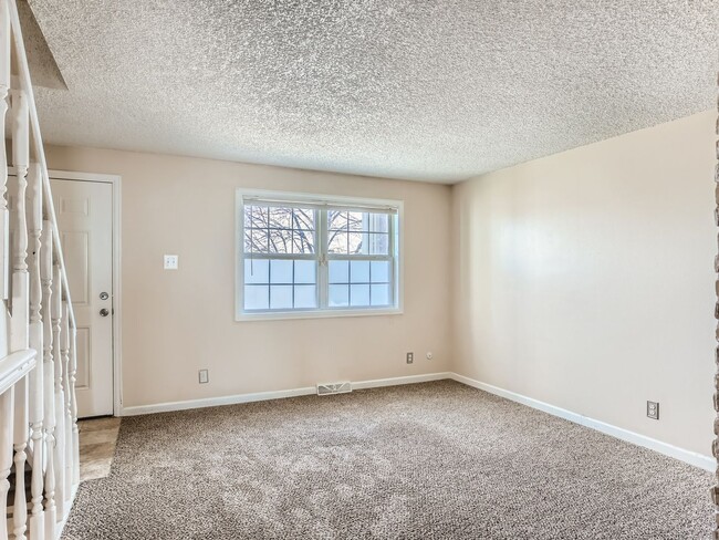 Building Photo - 13981 E Jewell Ave