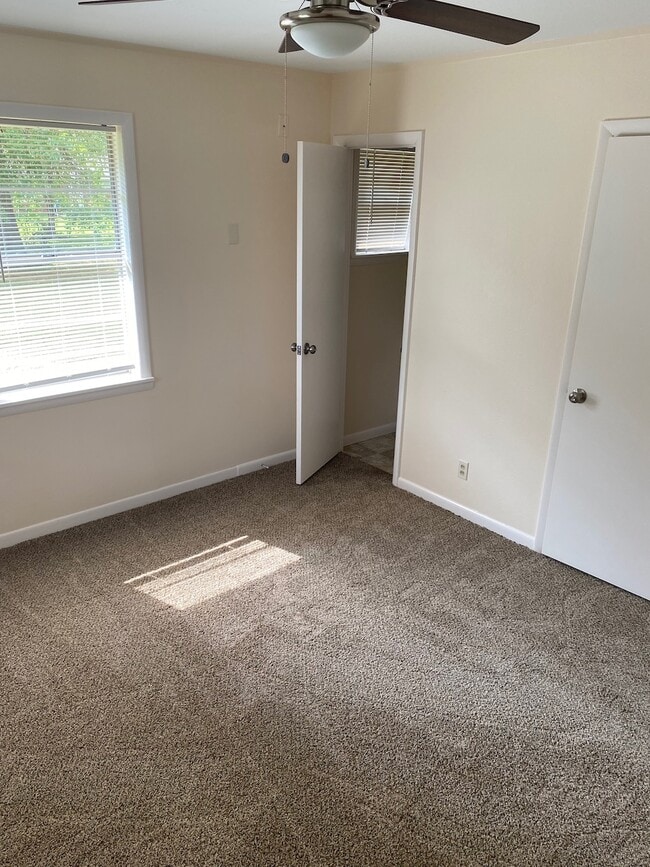 Building Photo - 202 Joy Dr