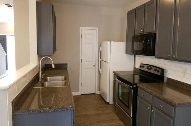 Building Photo - 180 Brookview Dr