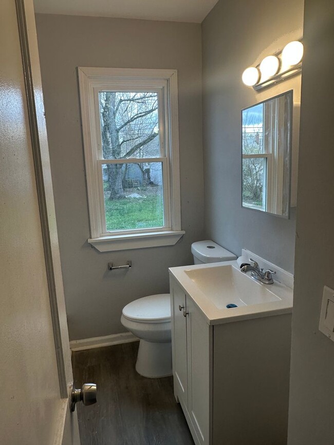 Building Photo - Maple Heights Single Home