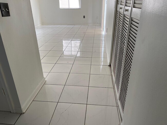 Foto del edificio - 6054 Forest Hill Blvd