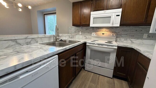 Building Photo - 6235 Holdrege-D5