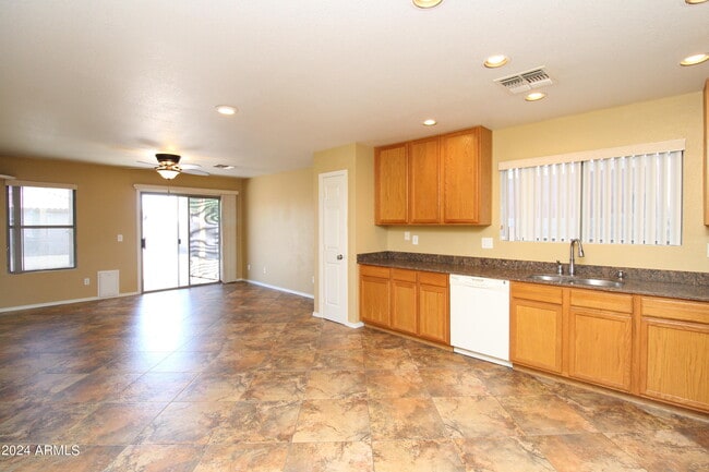 Building Photo - 586 W Silver Reef Ct