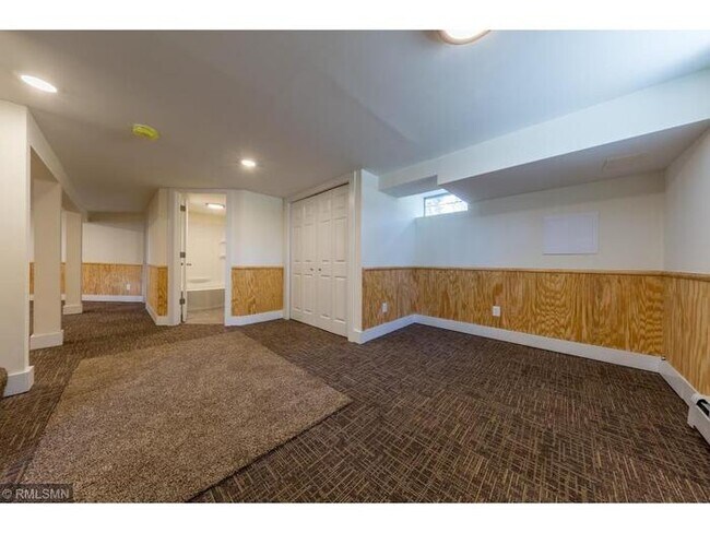 Foto del edificio - 950 County Rd D E