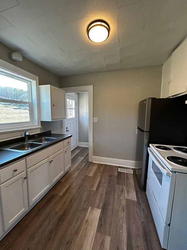 Foto del edificio - charming 3-bedroom, 2-bathroom haven nestled in the heart of Ringgold, GA