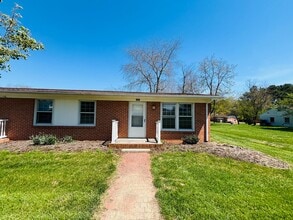 Building Photo - 1661 Mt Tabor Rd