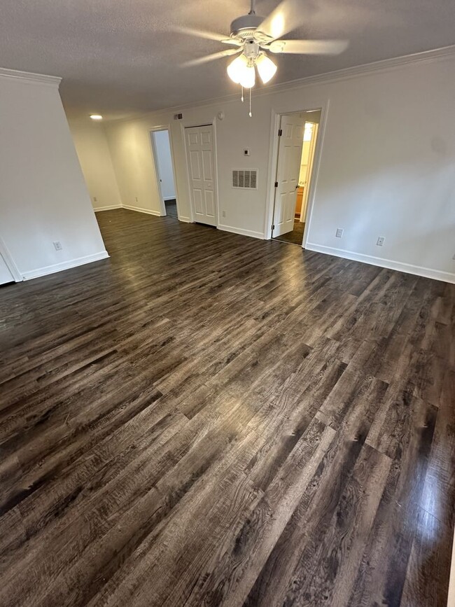 Building Photo - 2 Bedroom 2 Bathroom Condo!