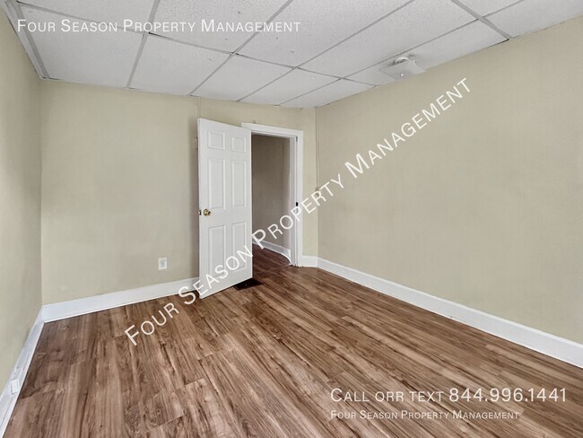 Building Photo - 306 S Locust St