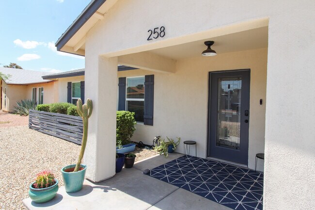 Building Photo - 258 N Winterhaven