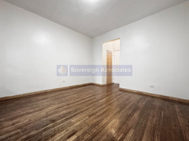 Foto del edificio - 235 W 103rd St