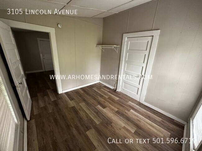 Building Photo - 3105 Lincoln Ave
