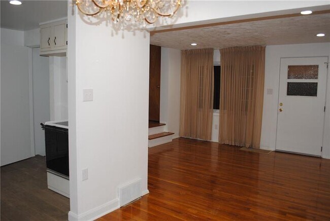 Building Photo - 112 Shady Ave