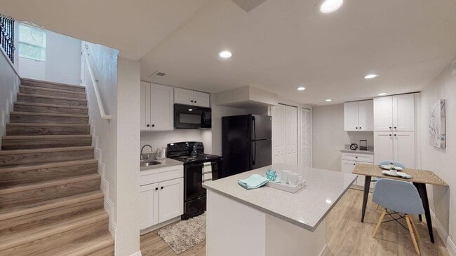 Building Photo - 306 S 400 E