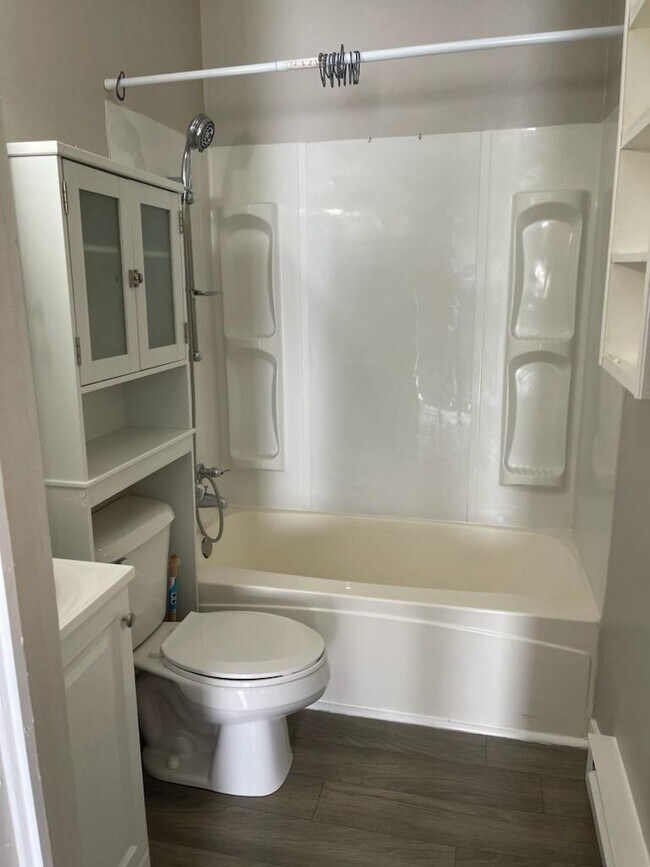 636 Elm Ave Unit 1, Circleville, OH 43113 Apartments in Circleville