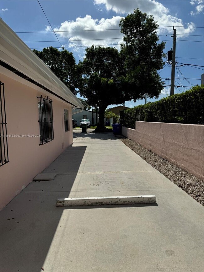 Foto del edificio - 2946 SW 36th Ct