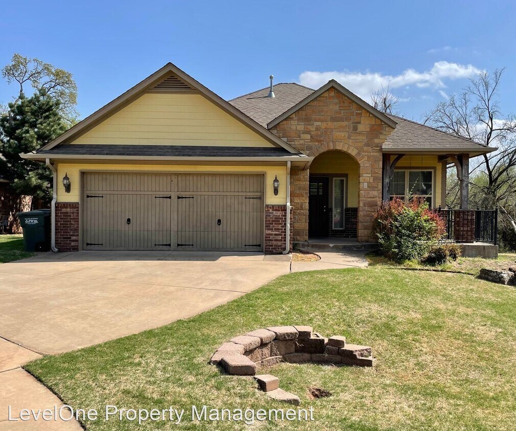 3608 Oakridge Cir, Edmond, OK 73034 House Rental in Edmond, OK