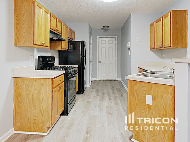 Foto del edificio - 1090 Augusta Woods Dr