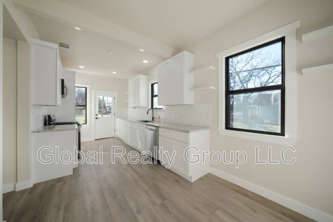 Building Photo - 202 Rockwood Ct