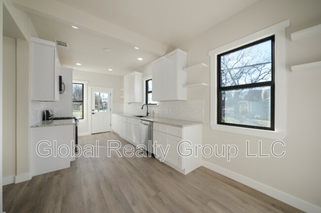 Foto del edificio - 202 Rockwood Ct