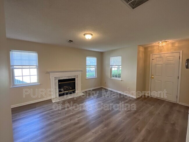 Foto del edificio - 5814 Lawn Meadow Dr