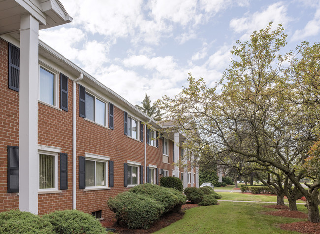 Building Photo - Cambridge Apartments