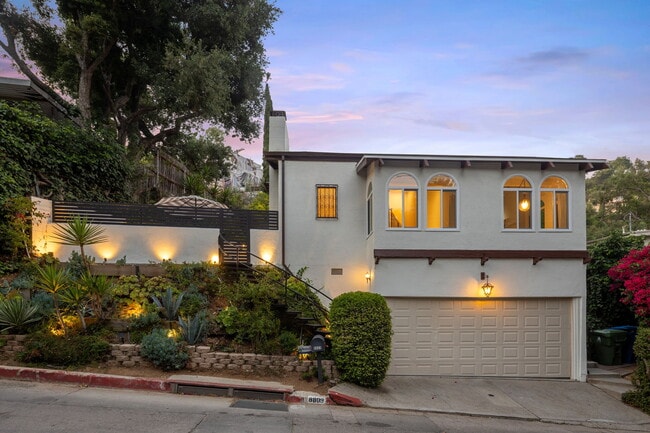 Building Photo - 8809 Wonderland Park Ave