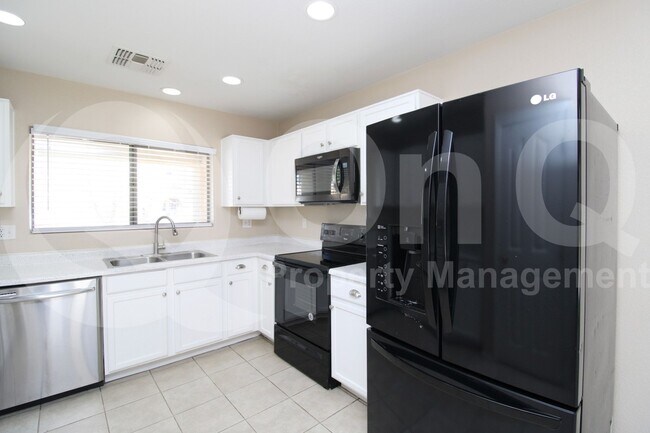 Building Photo - 6333 W Valencia Dr