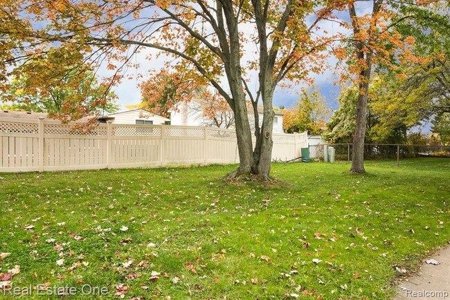 Building Photo - 43077 Avon Rd