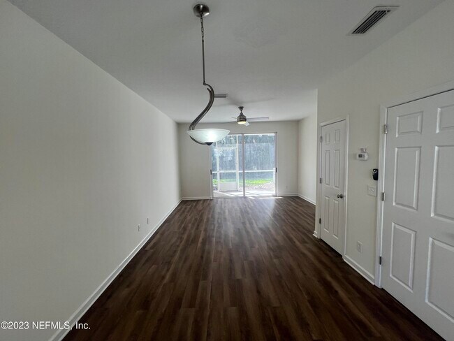 Foto del edificio - 3490 Lone Tree Ln