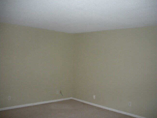 Foto del edificio - 2 bed condo near University Place AUG