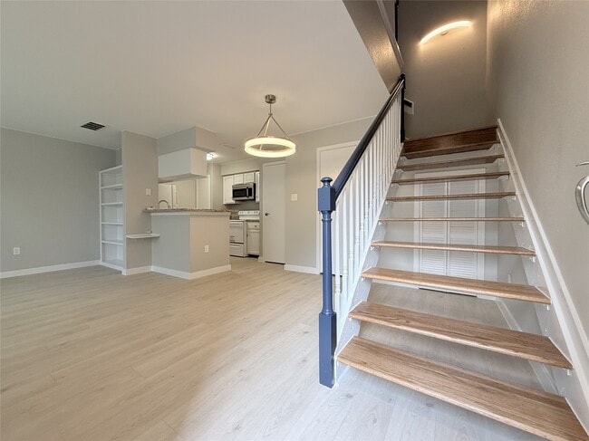 Photo - 2120 El Paseo St (Houston, TX) Apartment