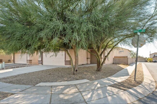 Building Photo - 3776 E Felix Blvd