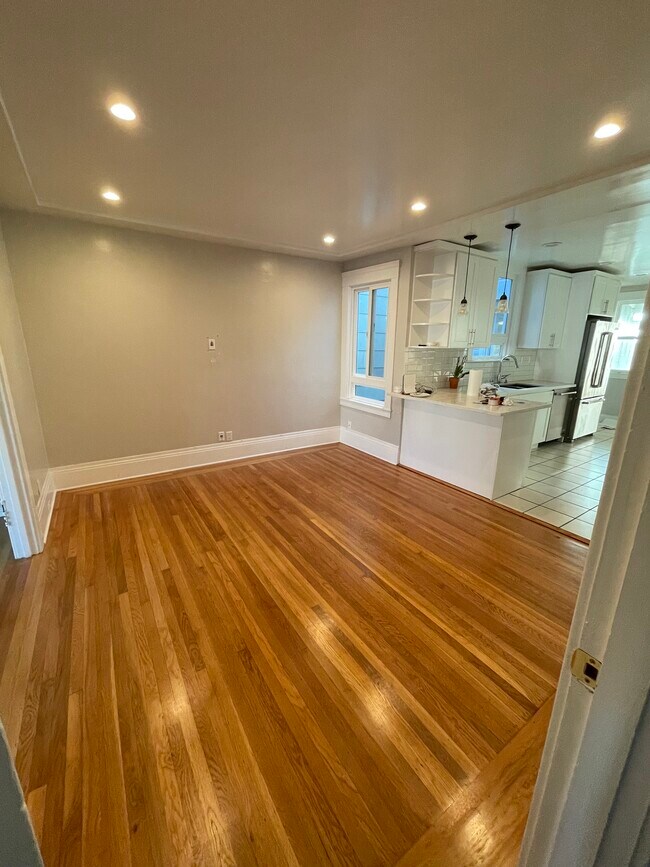 Dining room - 1539 46th Ave