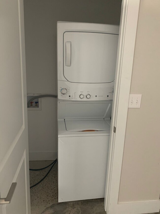Building Photo - 315 23rd Street, Unit 103