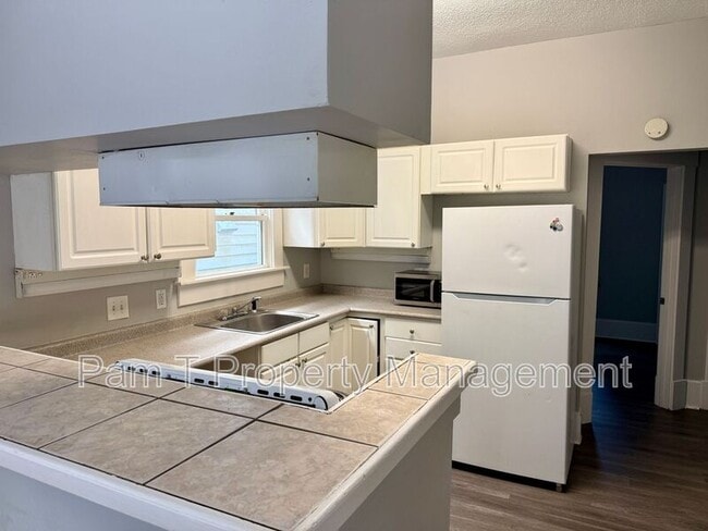 Foto del edificio - 527 E 38th lower