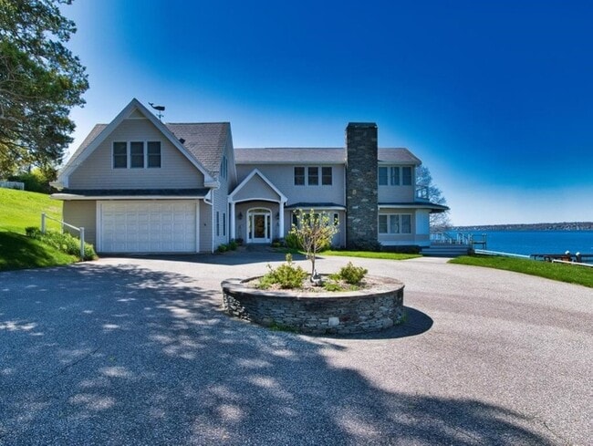 Photo - 149 Nanaquaket Rd House