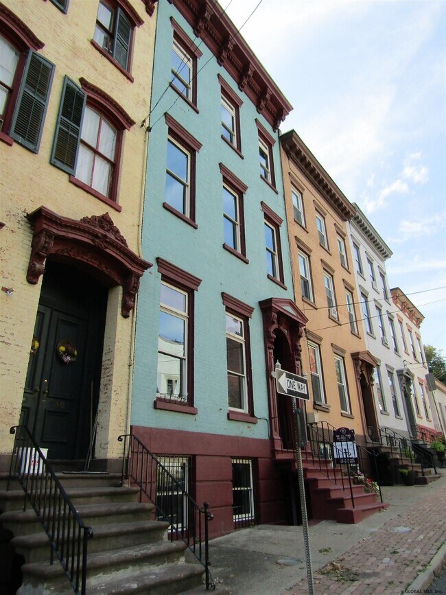 Building Photo - 32 1st St