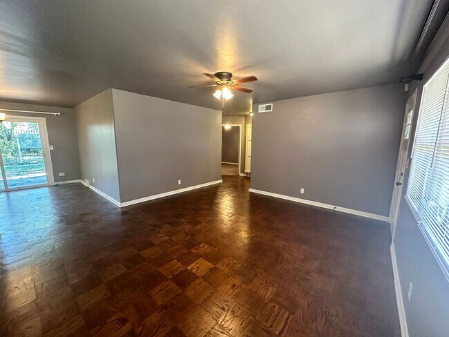 Foto del edificio - Fully Remodeled 3-bed 1-bath House Availab...