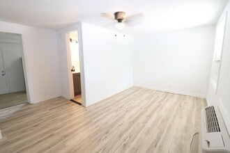 Building Photo - 21 Larue St