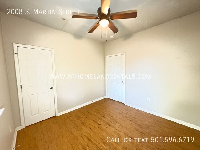 Building Photo - 2008 S Martin St