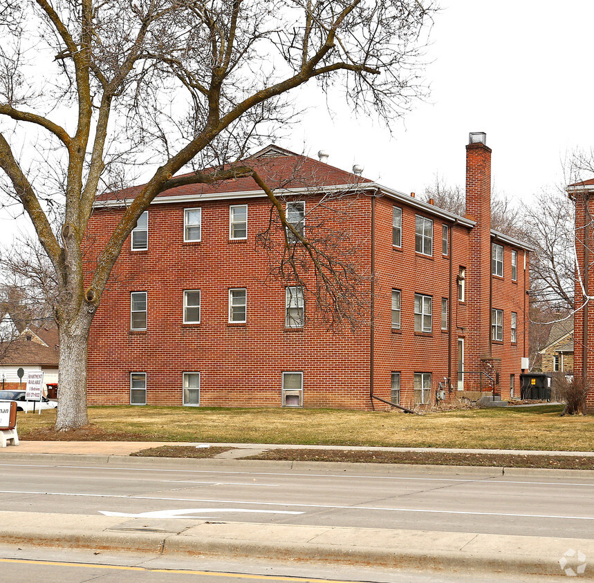 Primary Photo - 1688 Arona Ave