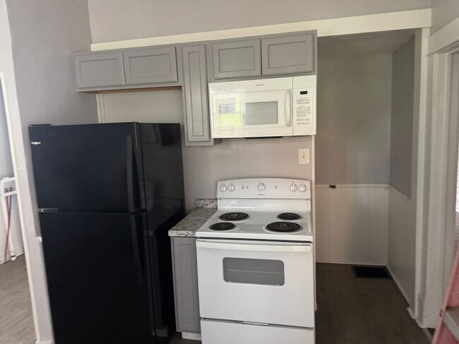 Foto del edificio - Four bedroom home in Bristol VA
